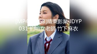 开档牛仔裤清纯又骚美女和男友居家操逼舔屌吸吮口活很棒