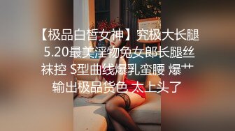 窗帘缝隙偷窥高颜值妹子洗香香