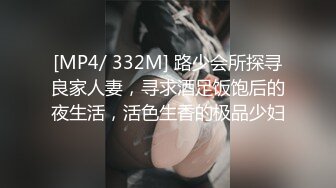 女儿最喜欢的还是用小嘴紧紧包裹着爸爸的大鸡巴，然后被按着头加快频率顶到喉咙深处使劲抽插，感觉到了天堂。