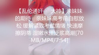 [MP4/ 236M] 性感旗袍 好朋友的人妻老婆趁着老公不在家穿旗袍红色丝袜勾引我 受不了只能满足她干一炮了！勾魂小翘臀